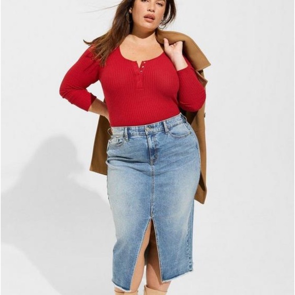 Torrid Waffle Snap Henley Long Sleeve Tee-Jester
Red 5X - Picture 3 of 12